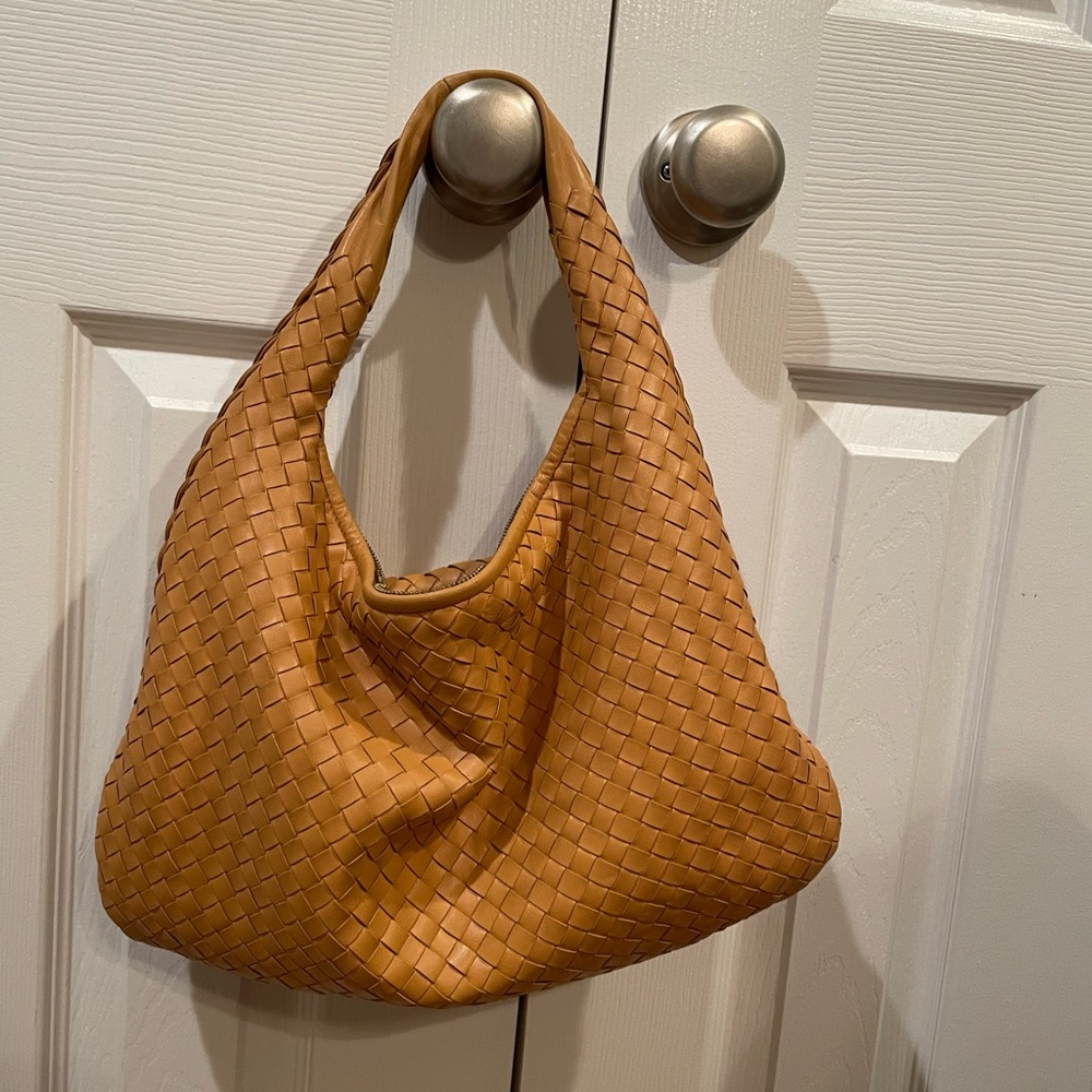 Bottega Veneta Intrecciato hobo tan medium